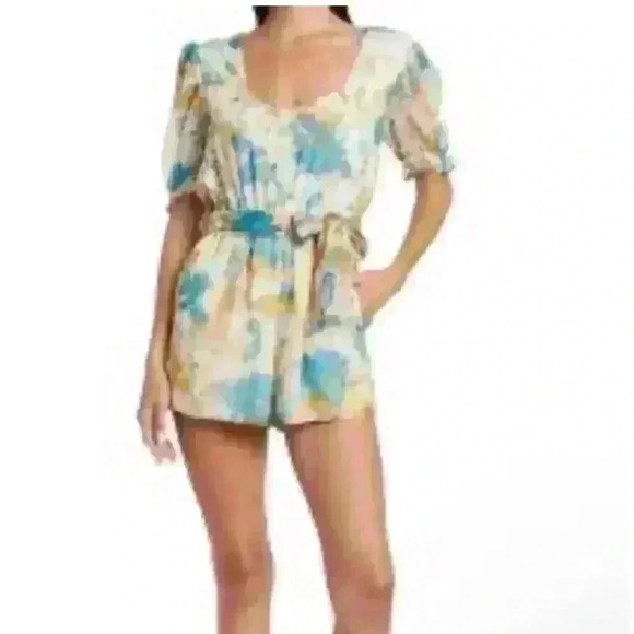 NWT Walter Baker  Floral Romper belted size medium new summer beach - Picture 2 of 6